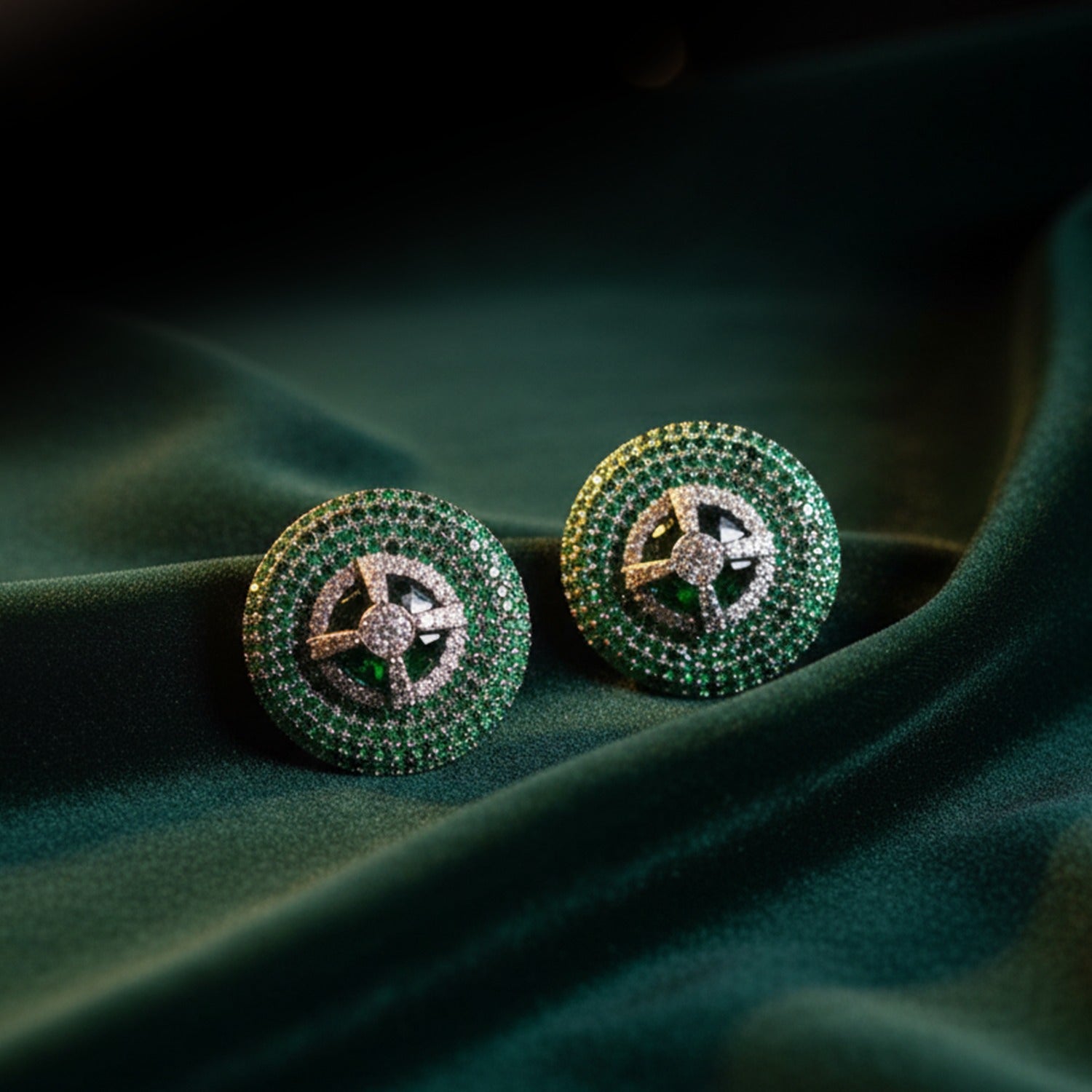 Divine glow - Emerald green