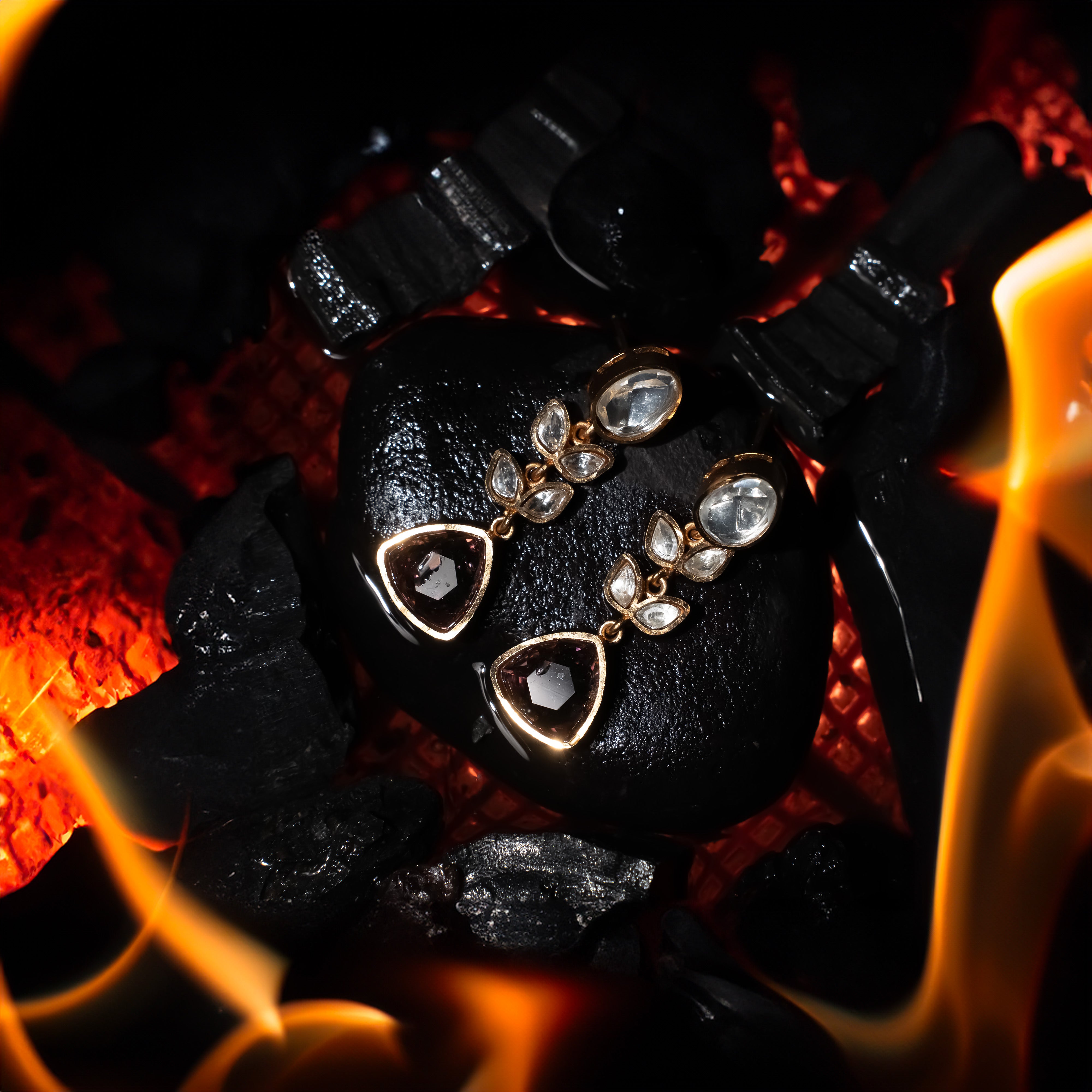 Jadeye Earings - Rich Black